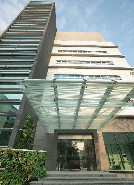 Japan's NTT Com expands data centers in cloud-hosting push